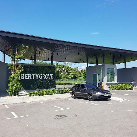 Liberty Grove Hotel Kuching Exterior photo